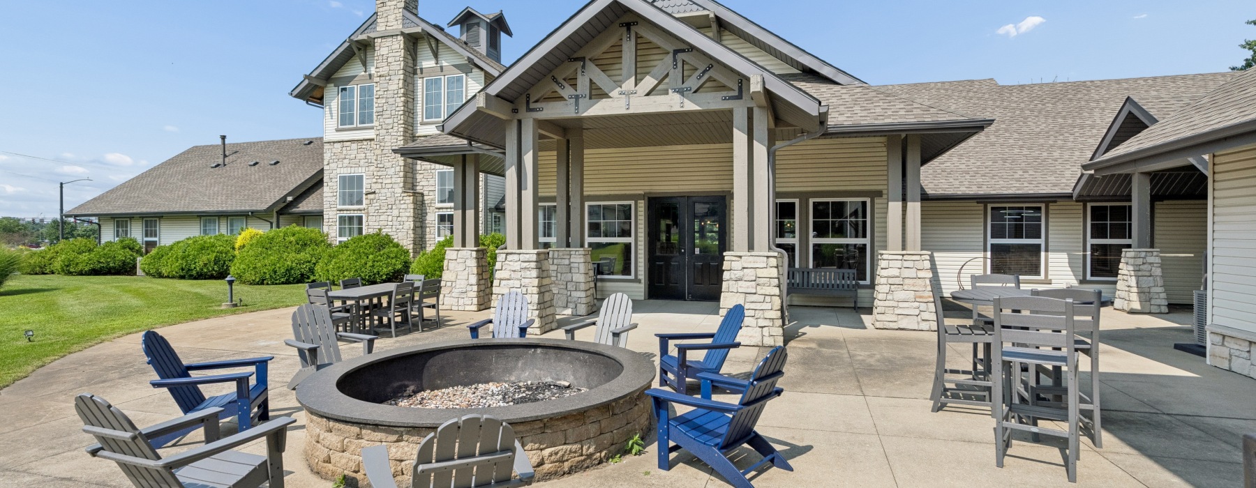 Outdoor firepit lounge with chairs